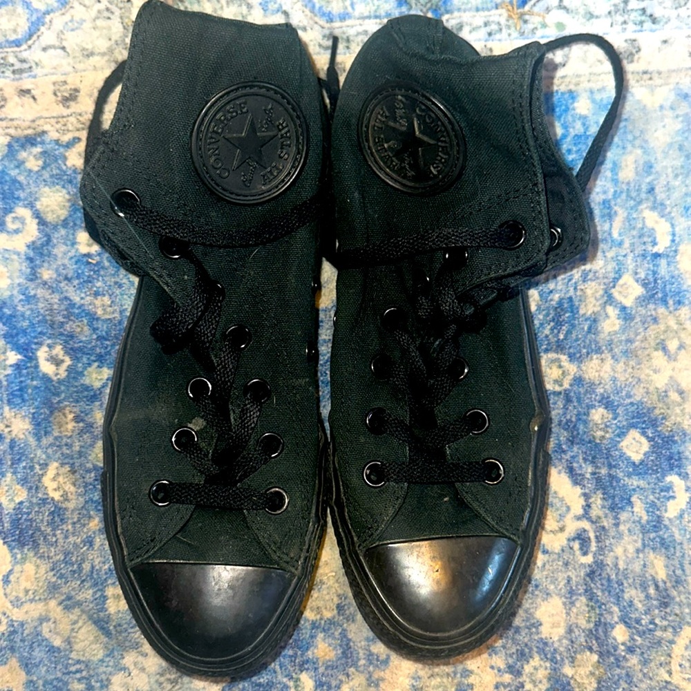 Converse women’s size 8 all black chuck Taylor’s